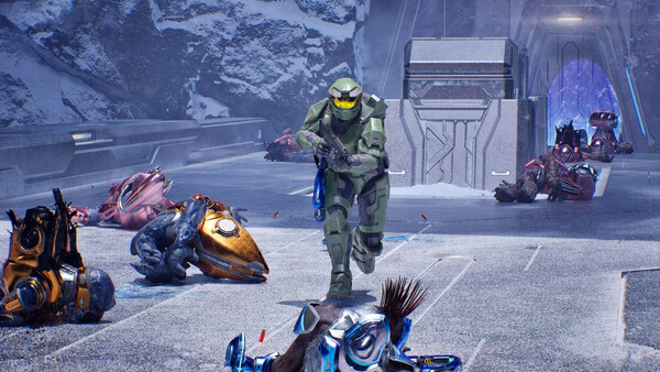 Halo: Campaign Evolved screenshot featuring a soldier in futuristic armor running through a snowy battlefield with alien creatures.